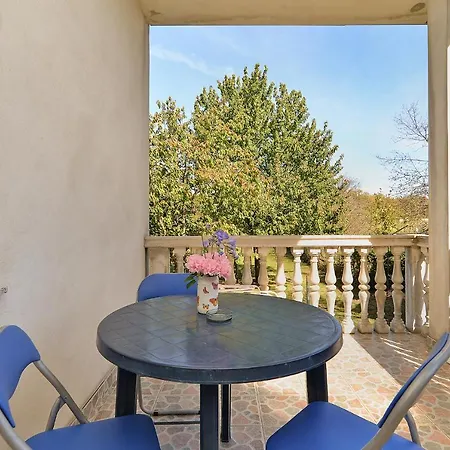 Bozo 1631 Apartment